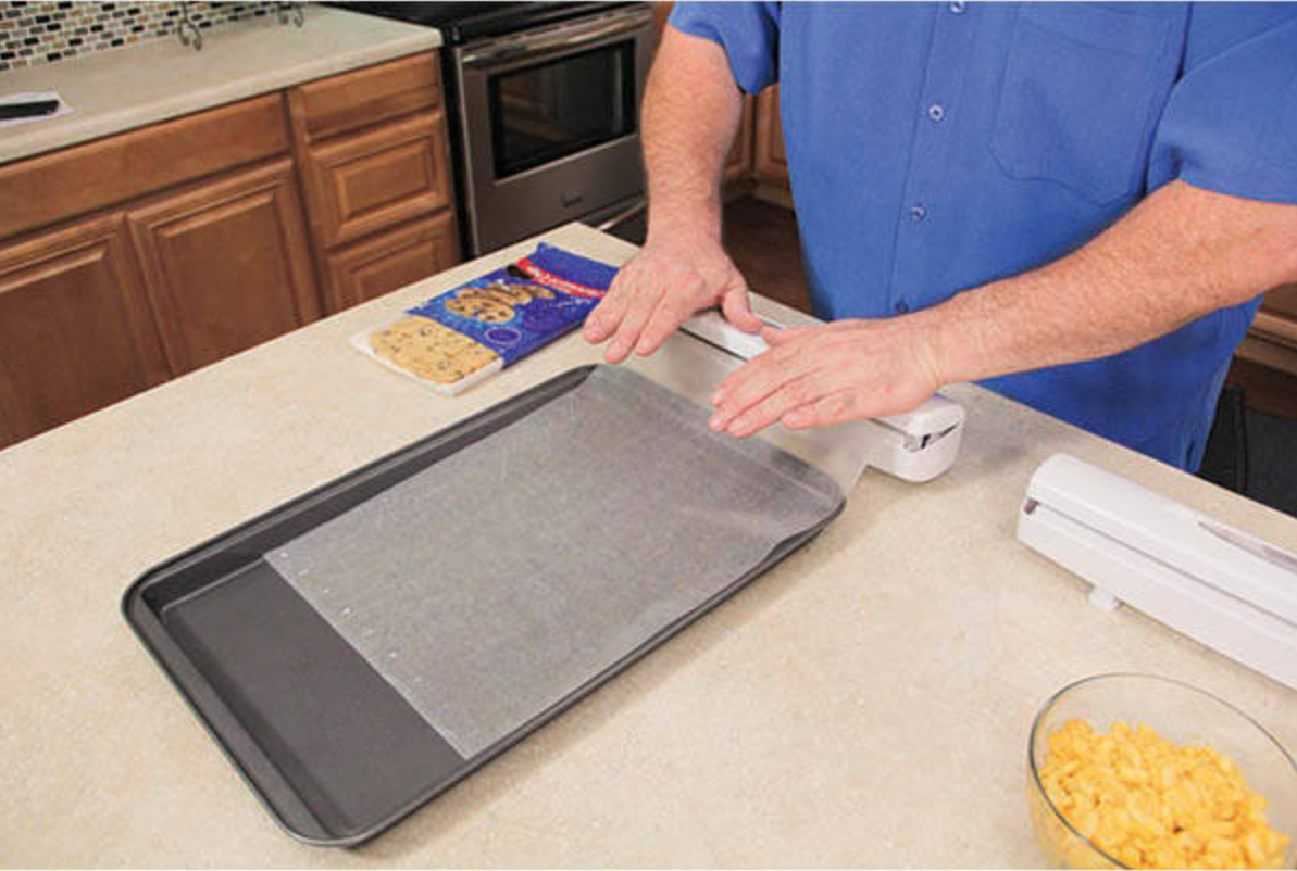 Dispencer cu lama pentru folie alimentara,  Zola®, alb,  simplu de utilizat, 36x8x8.5 cm Dispencer cu lama pentru folie alimentara,  Zola®, alb,  simplu de utilizat, 36x8x8.5 cm